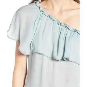 Hinge one shoulder blouse